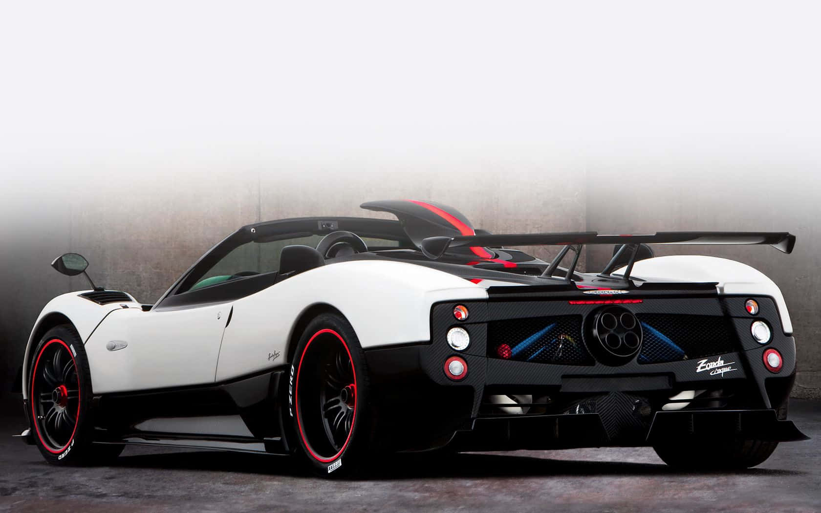 Exquisite Pagani Zonda Cinque In Full Display Wallpaper