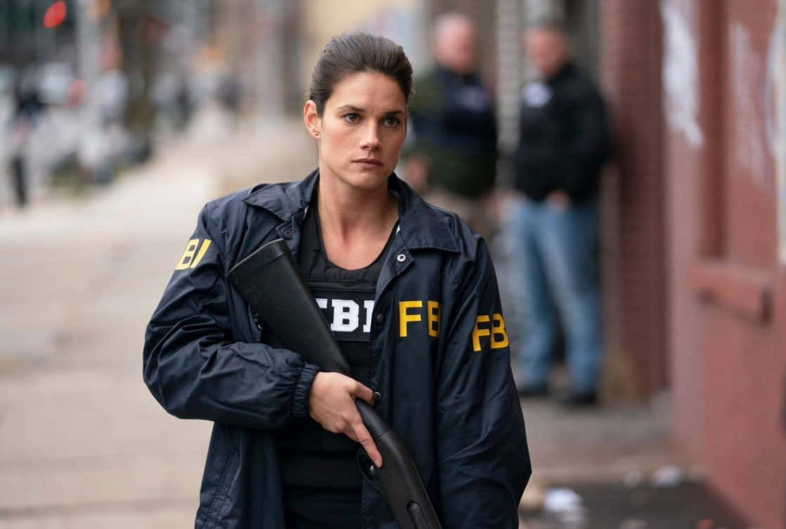 F B I Agentin Action Missy Peregrym Wallpaper