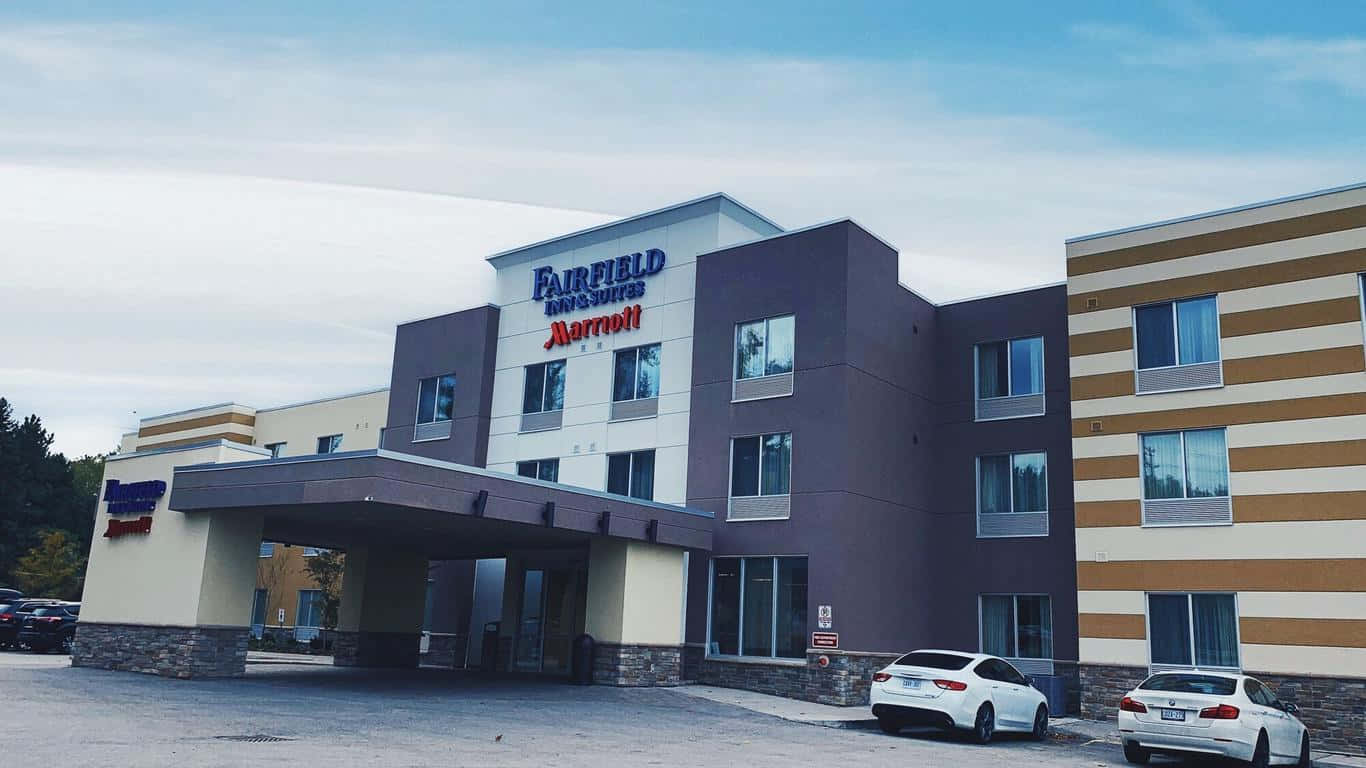 Fairfield Inn Suites Marriott Hotel Exterior Wallpaper