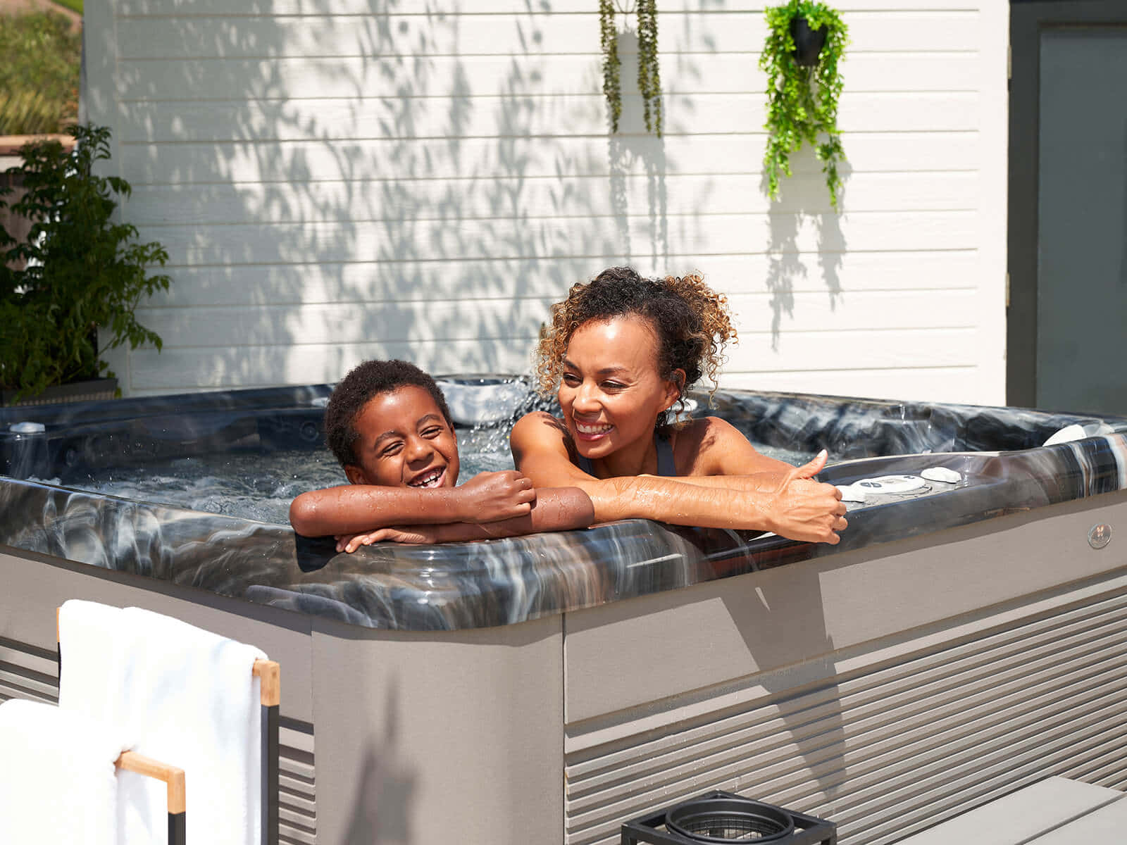 Family Enjoying Outdoor Hot Tub Wallpaper