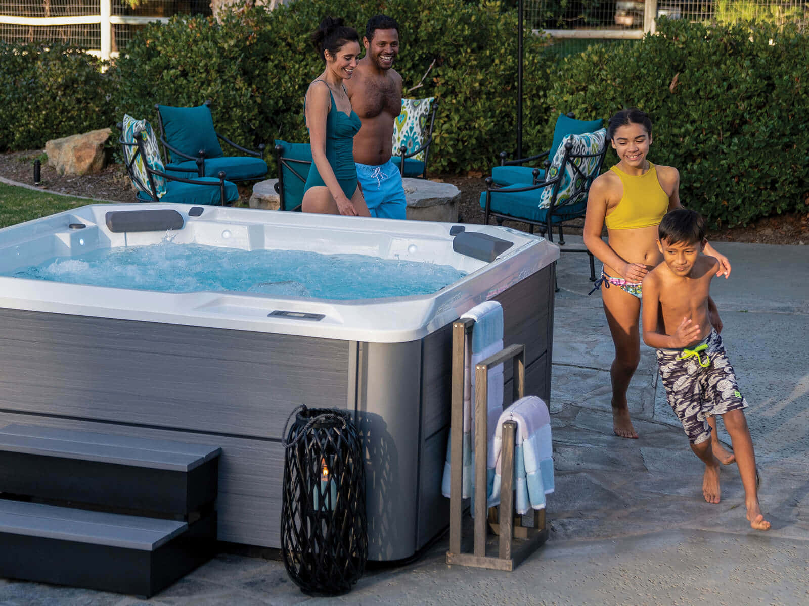 Family Enjoying Outdoor Hot Tub Wallpaper