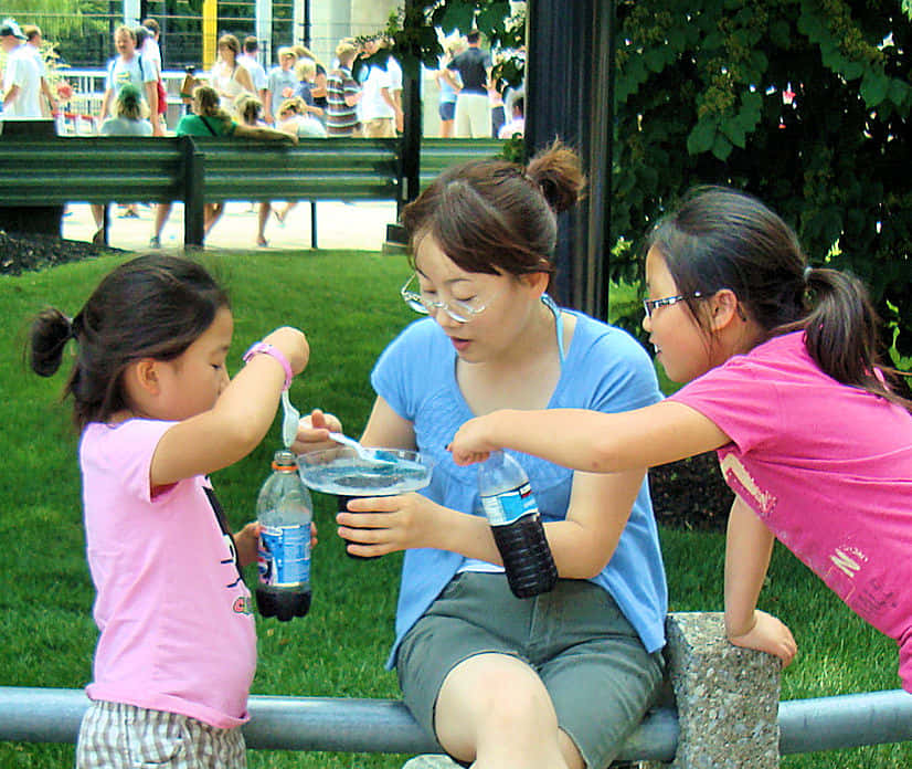 Family Enjoying Outdoor Snack Wallpaper