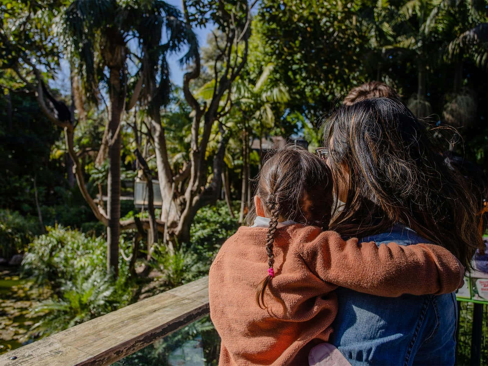 Family Moment Adelaide Zoo Wallpaper