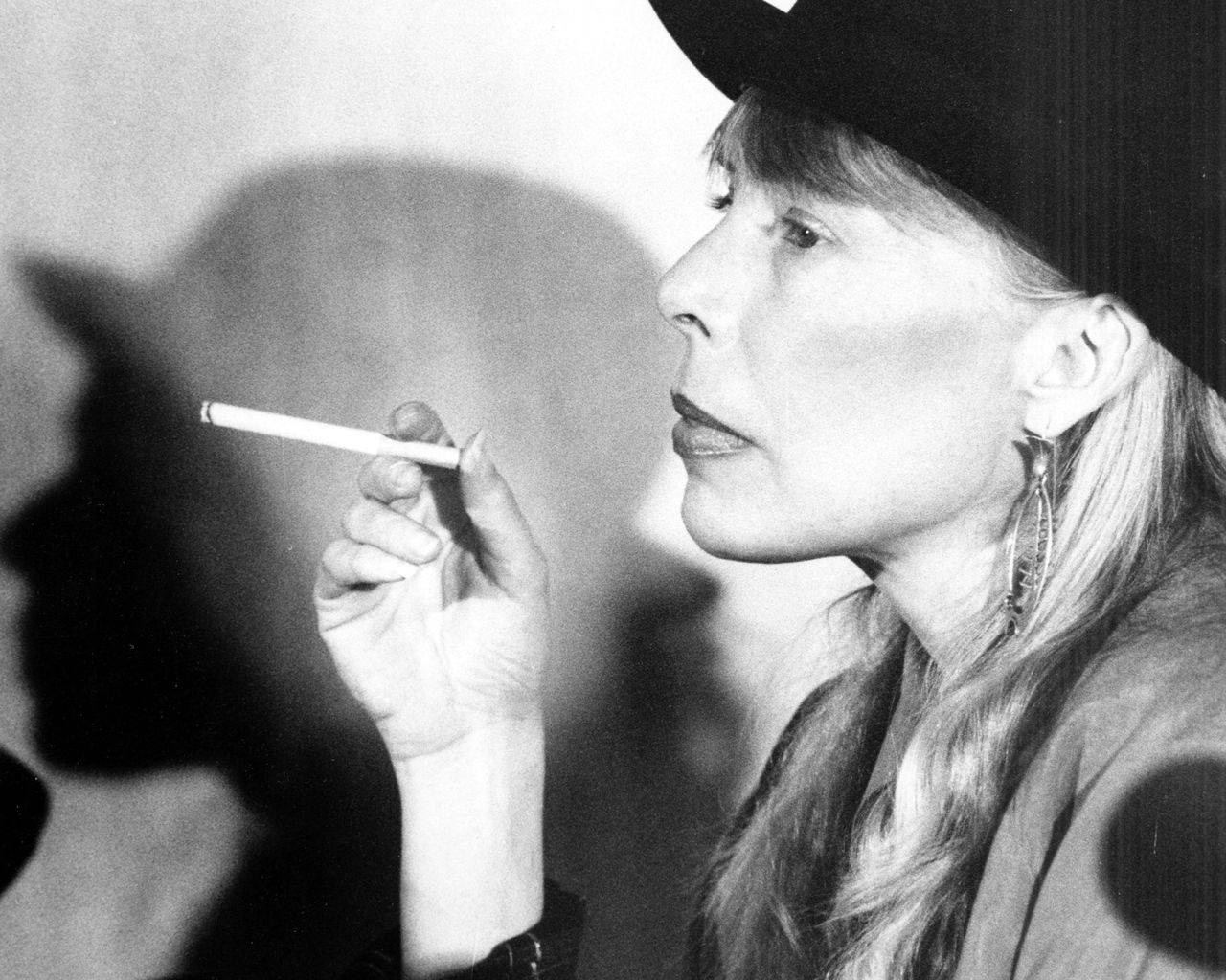 Famous Singer Joni Mitchell Smoking Wallpaper