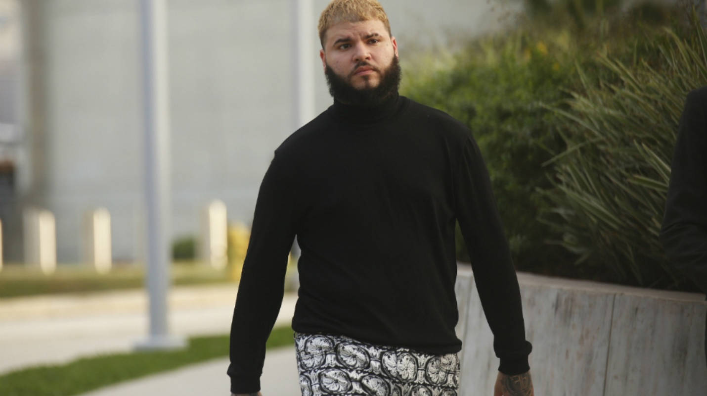 Farruko On Black Long Sleeves Wallpaper