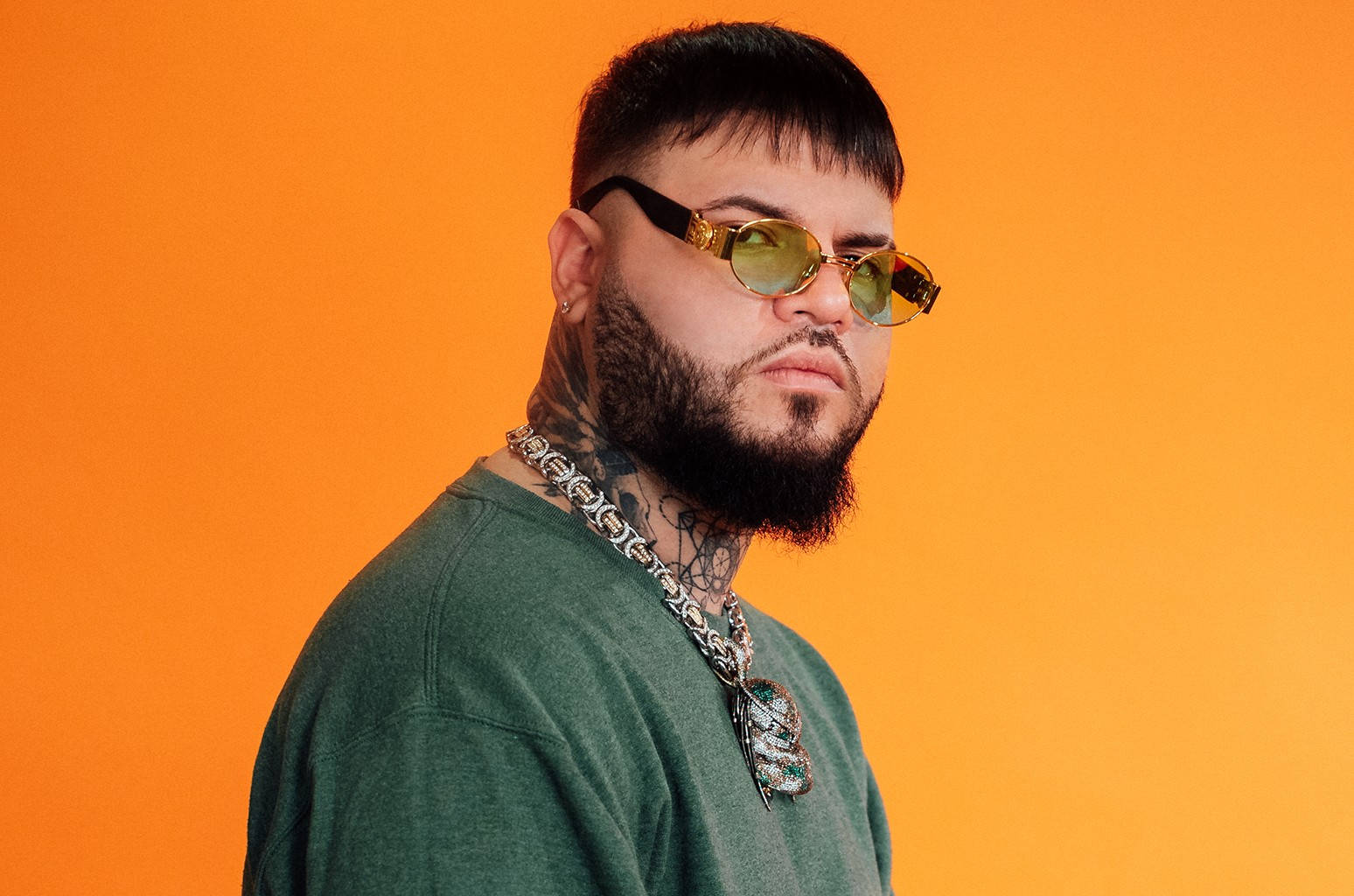 Farruko On Plain Green Shirt Wallpaper