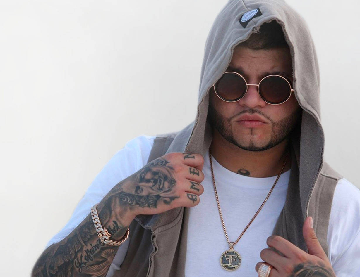 Farruko With Hoodie On Wallpaper