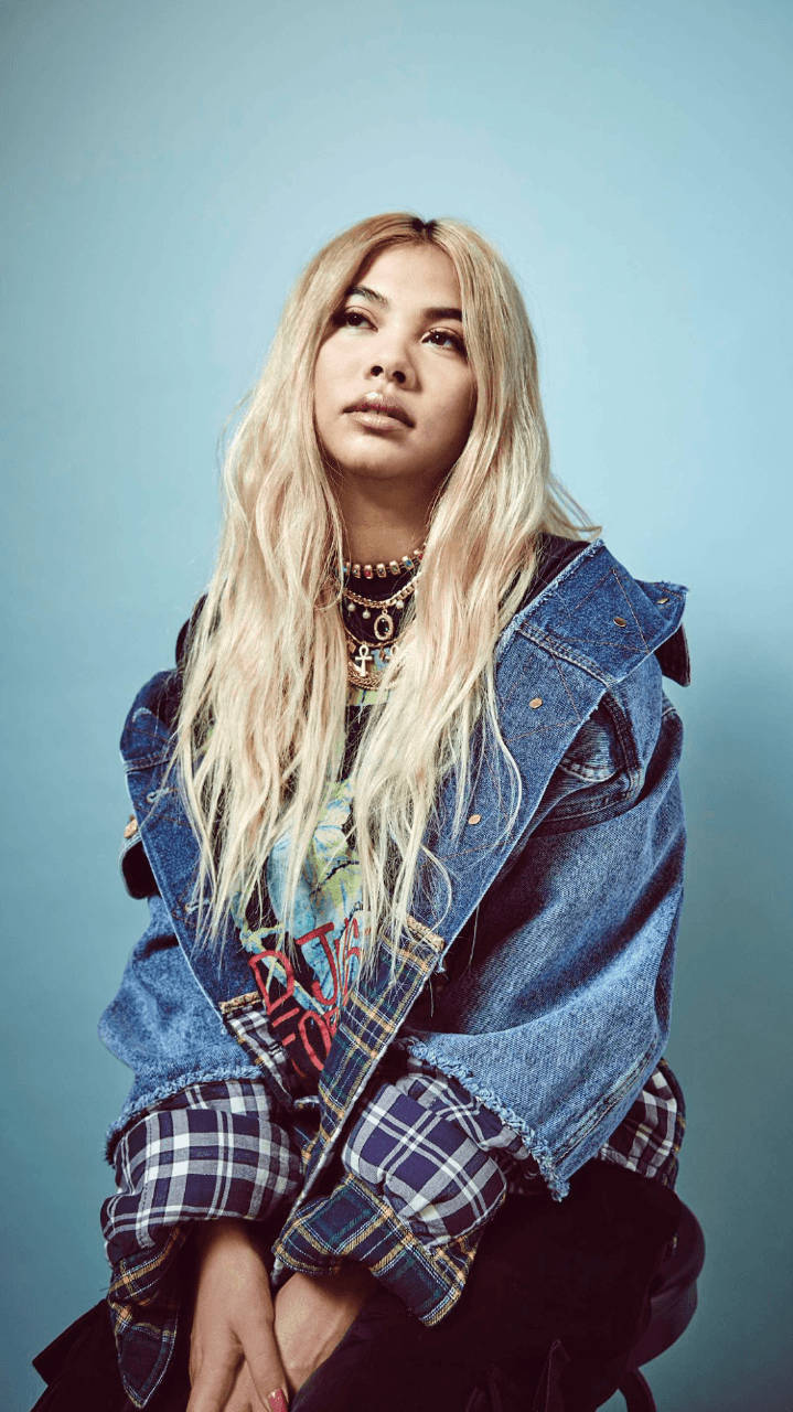 Fashionable Hayley Kiyoko Wallpaper