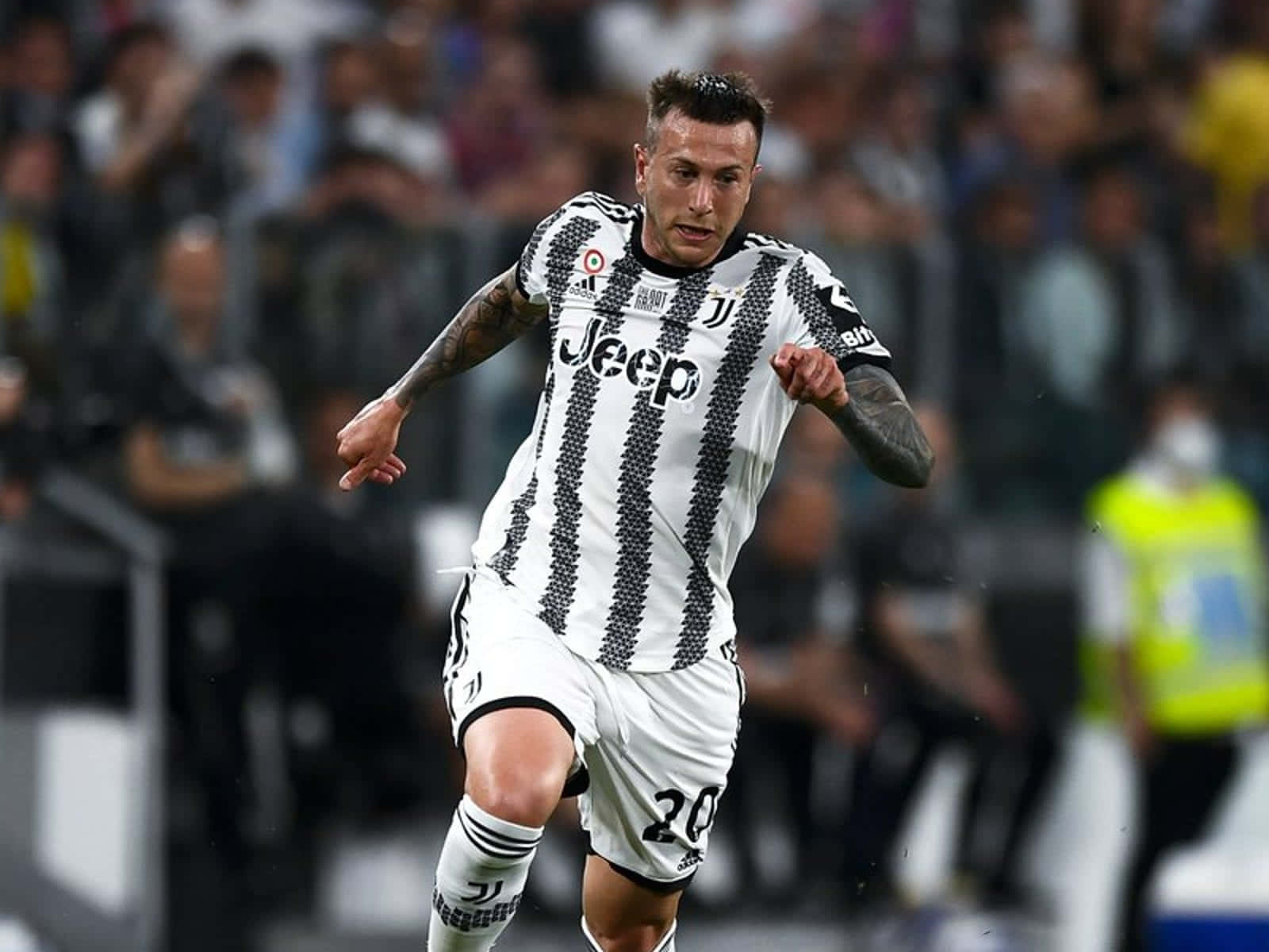 Federico Bernardeschi Running In The Field Wallpaper