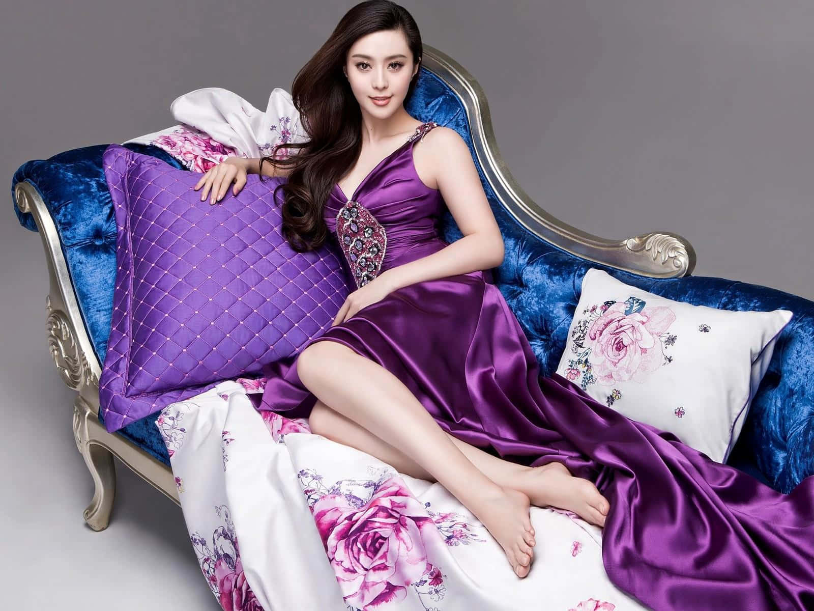 Feel Elegant In A Purple Dress Wallpaper