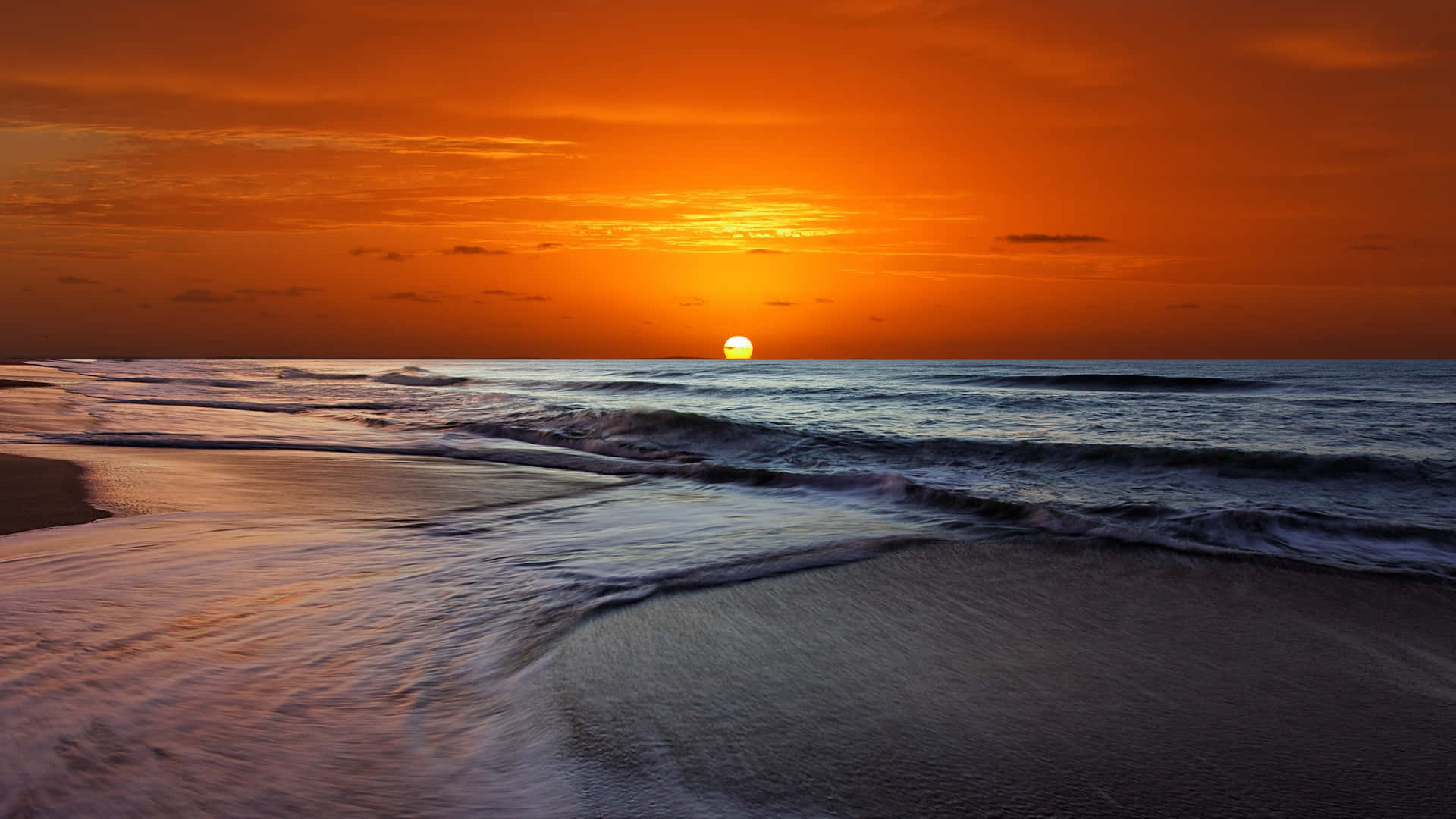 Feel The Magic Of An Idyllic Sunset Wave Wallpaper