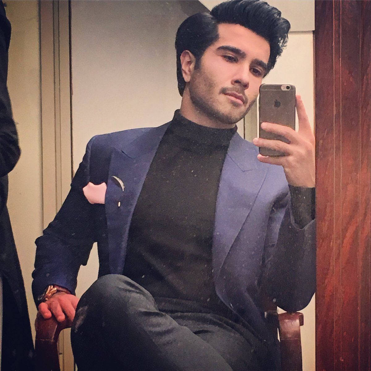 Feroz Khan's Stylish Mirror Selfie Wallpaper