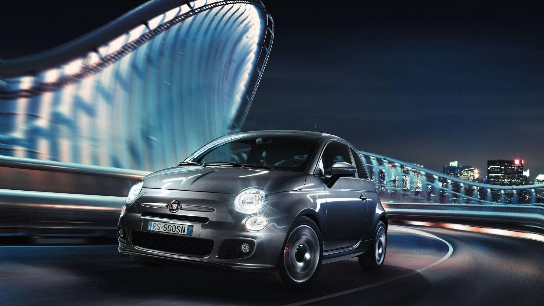 Fiat 500 Driving City Wallpaper