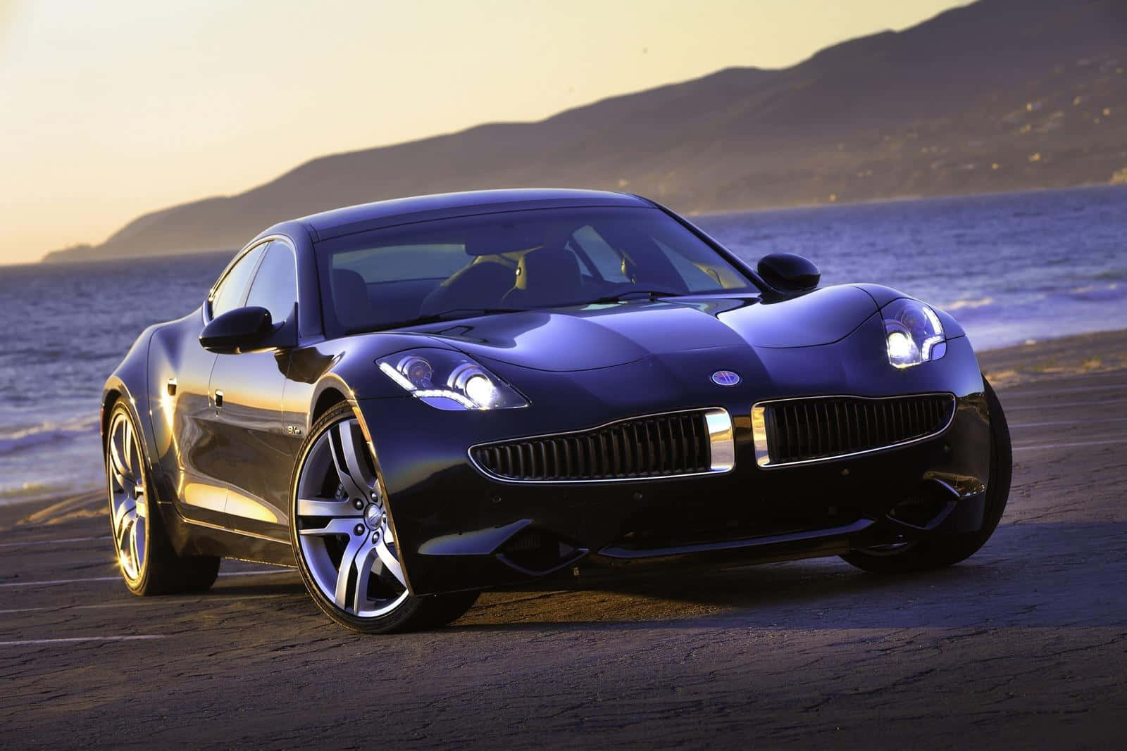 Fisker Karma Luxury Electric Vehicle Parked Outdoors Wallpaper