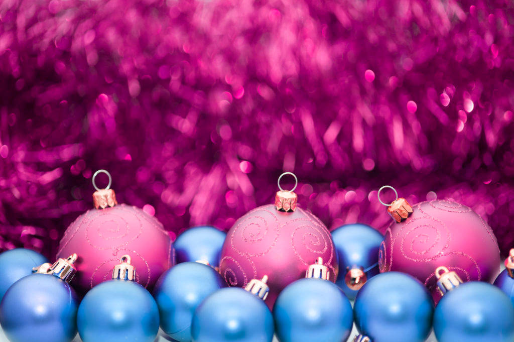 Focus Purple And Blue Baubles Wallpaper