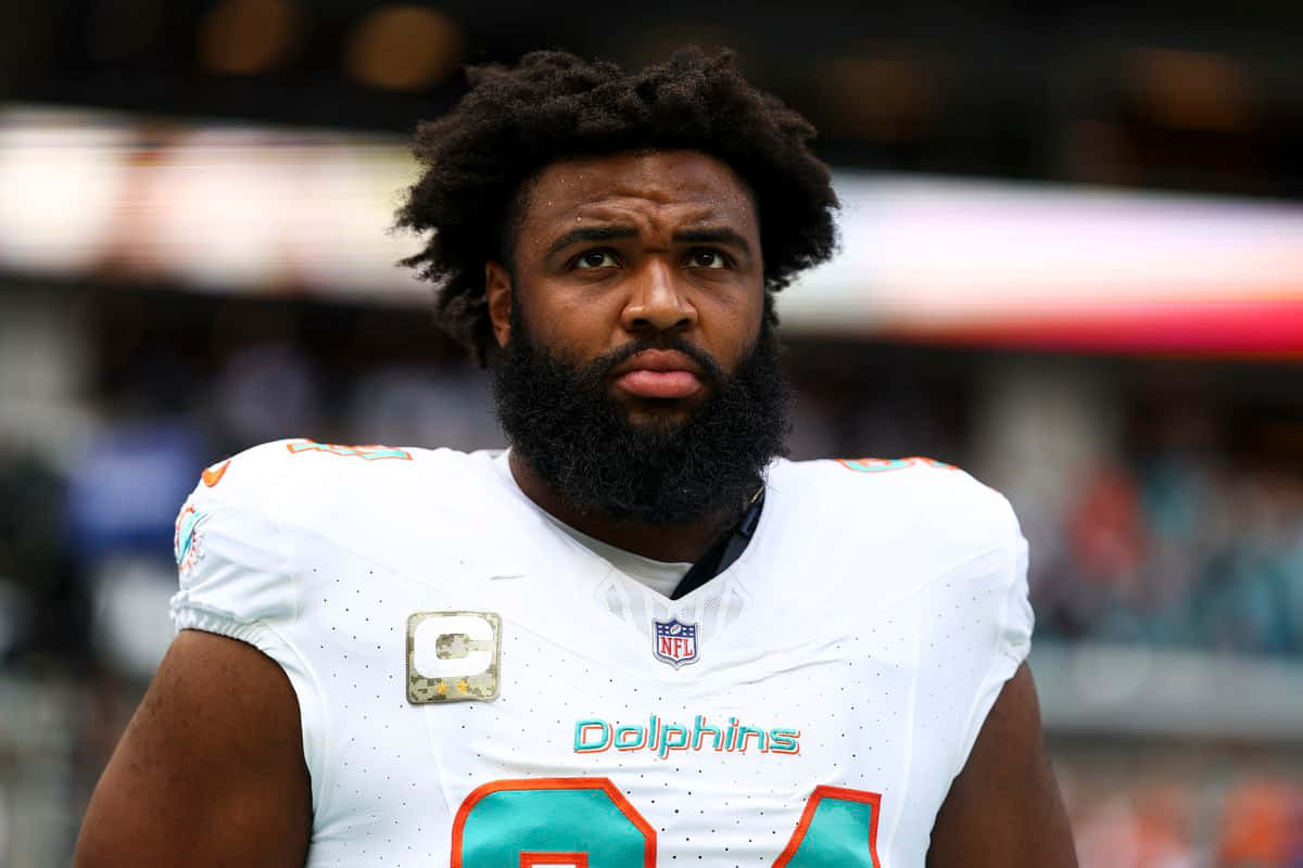 Focused Football Player Christian Wilkins Wallpaper