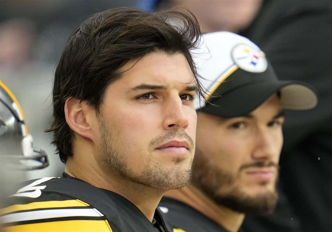 Focused Steelers Quarterback Mason Rudolph Wallpaper