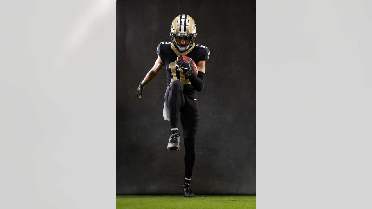 Football Player In Action Portrait Wallpaper