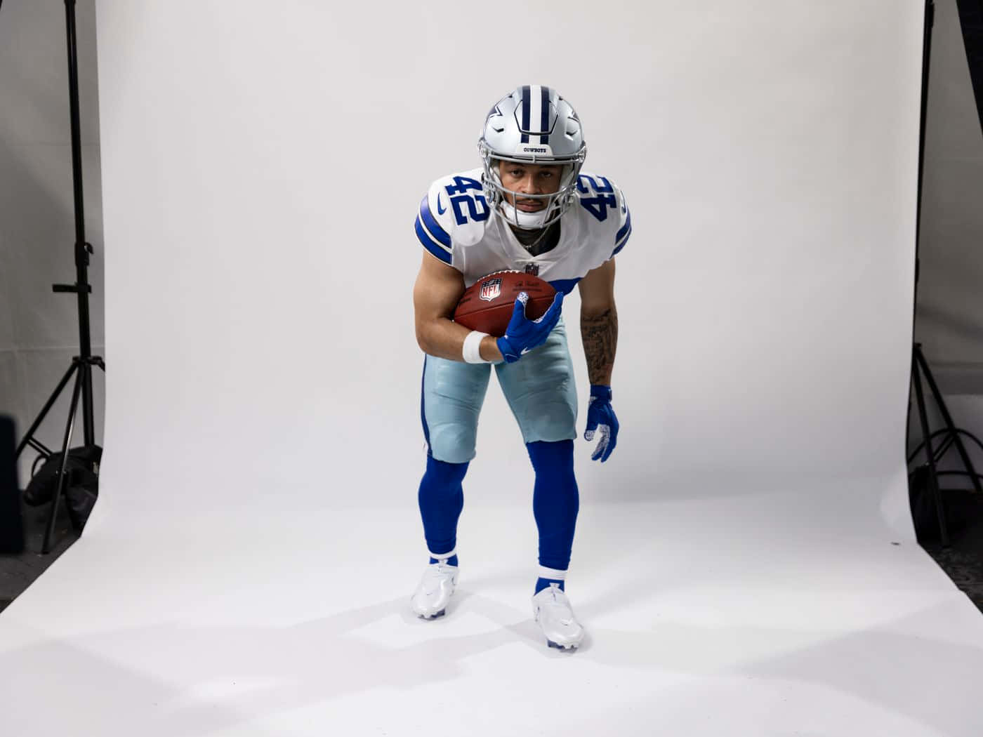 Football Player Photoshoot Pose Wallpaper