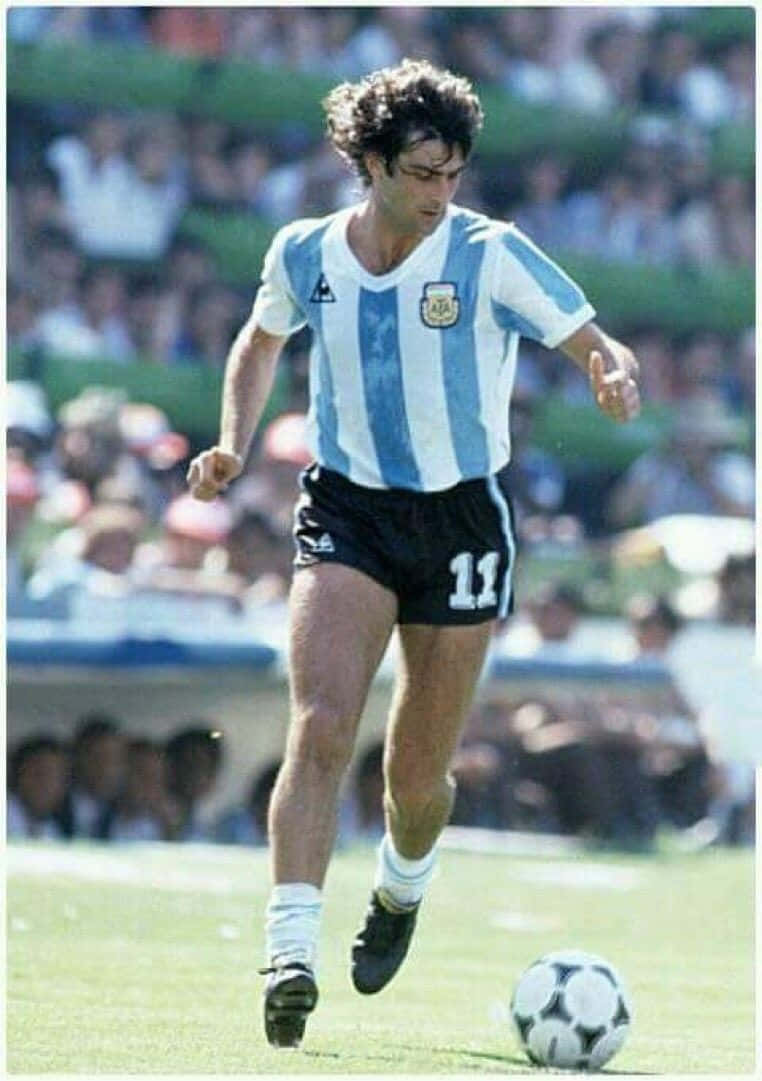 Football Star Athlete Mario Kempes Wallpaper