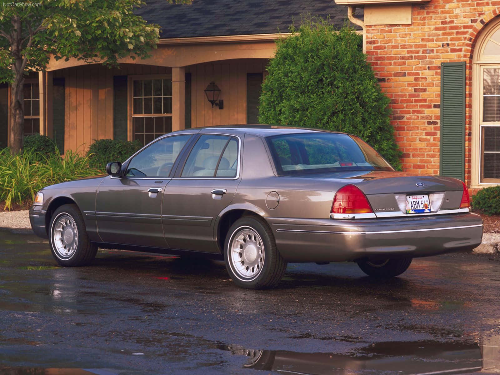 Ford Crown Victoria In Its Classic Elegance Wallpaper