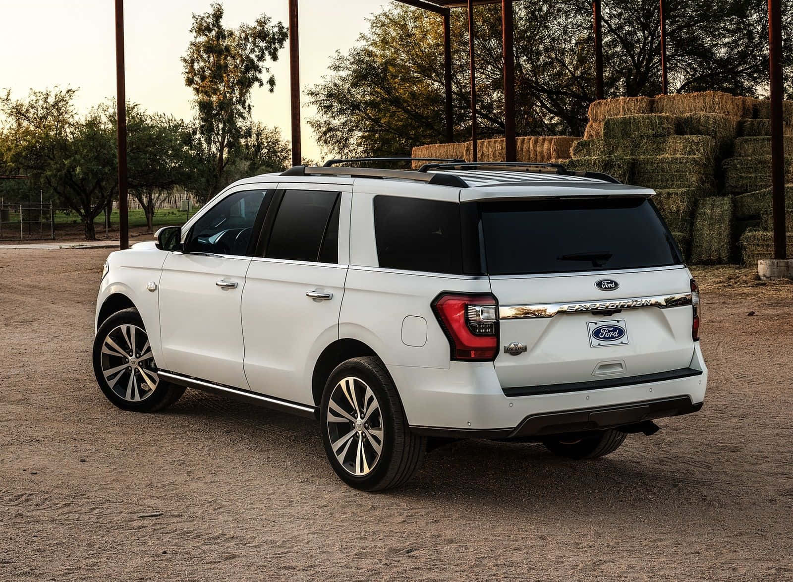 Ford Expedition: A Reliable Family Suv Wallpaper