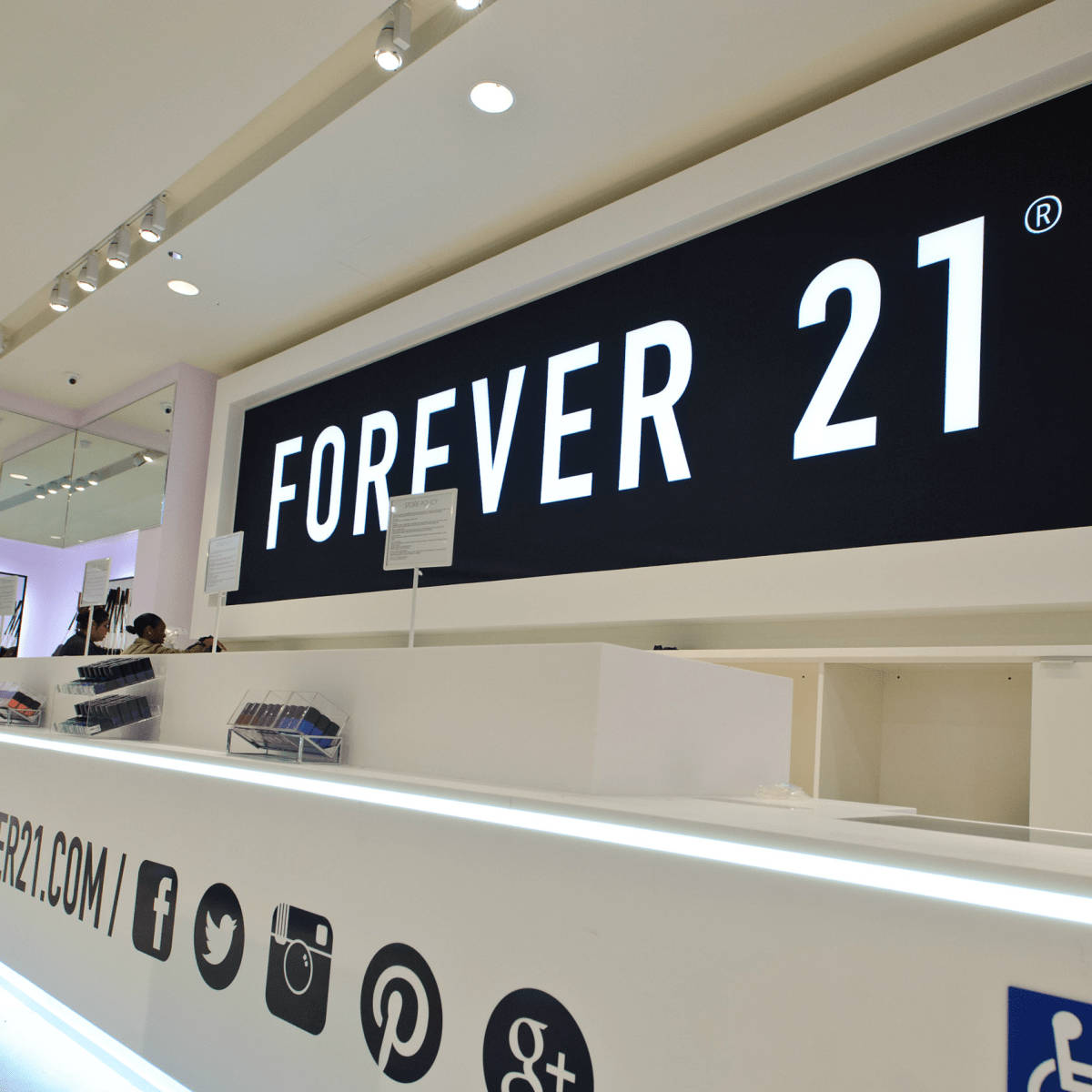 Forever 21 Cashier Counter Wallpaper