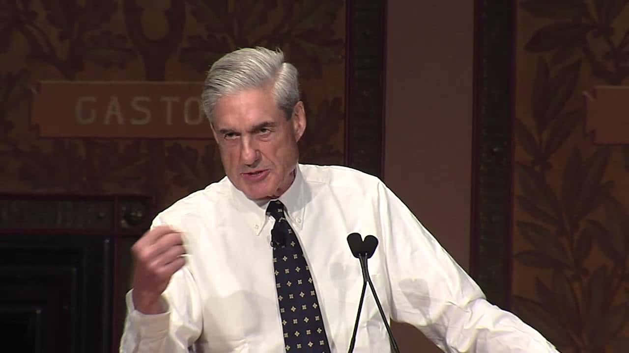 Former Fbi Director Robert Mueller At A Press Conference Wallpaper