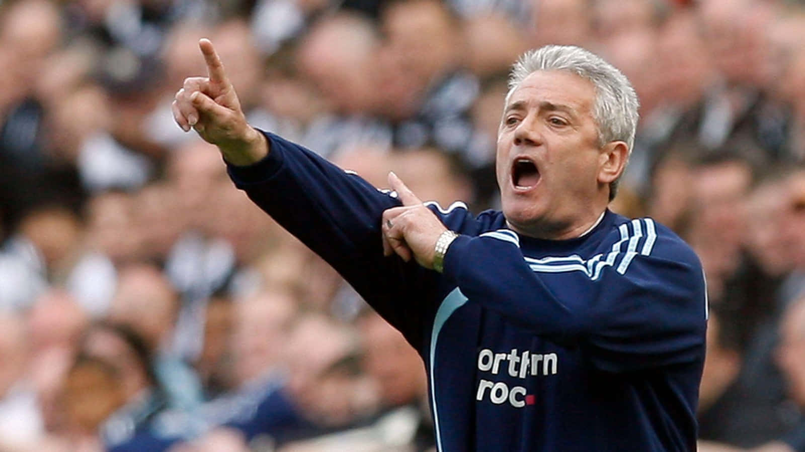 Former Footballer Kevin Keegan Coaching Wallpaper