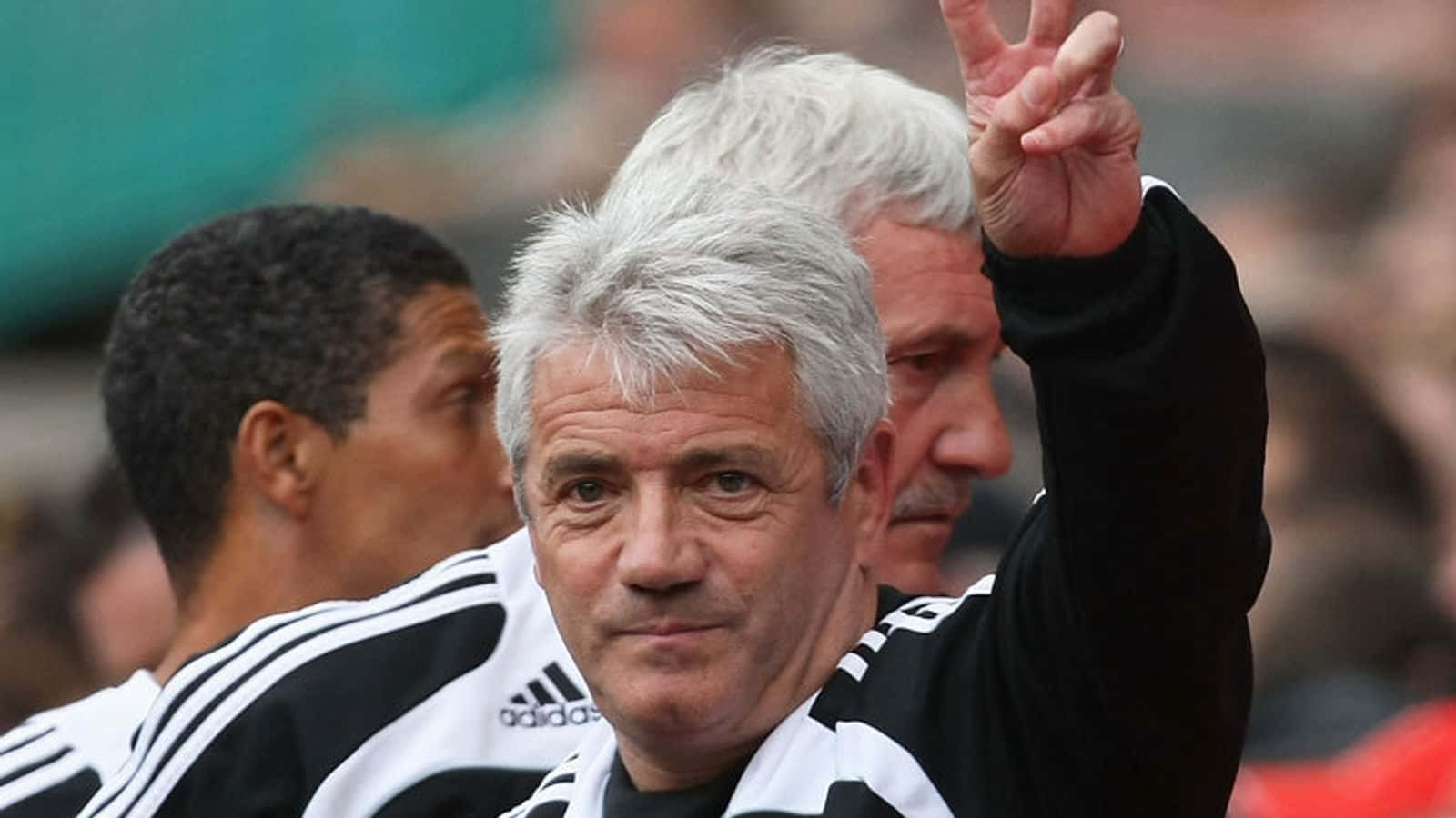 Former Footballer Kevin Keegan Peace Sign Wallpaper