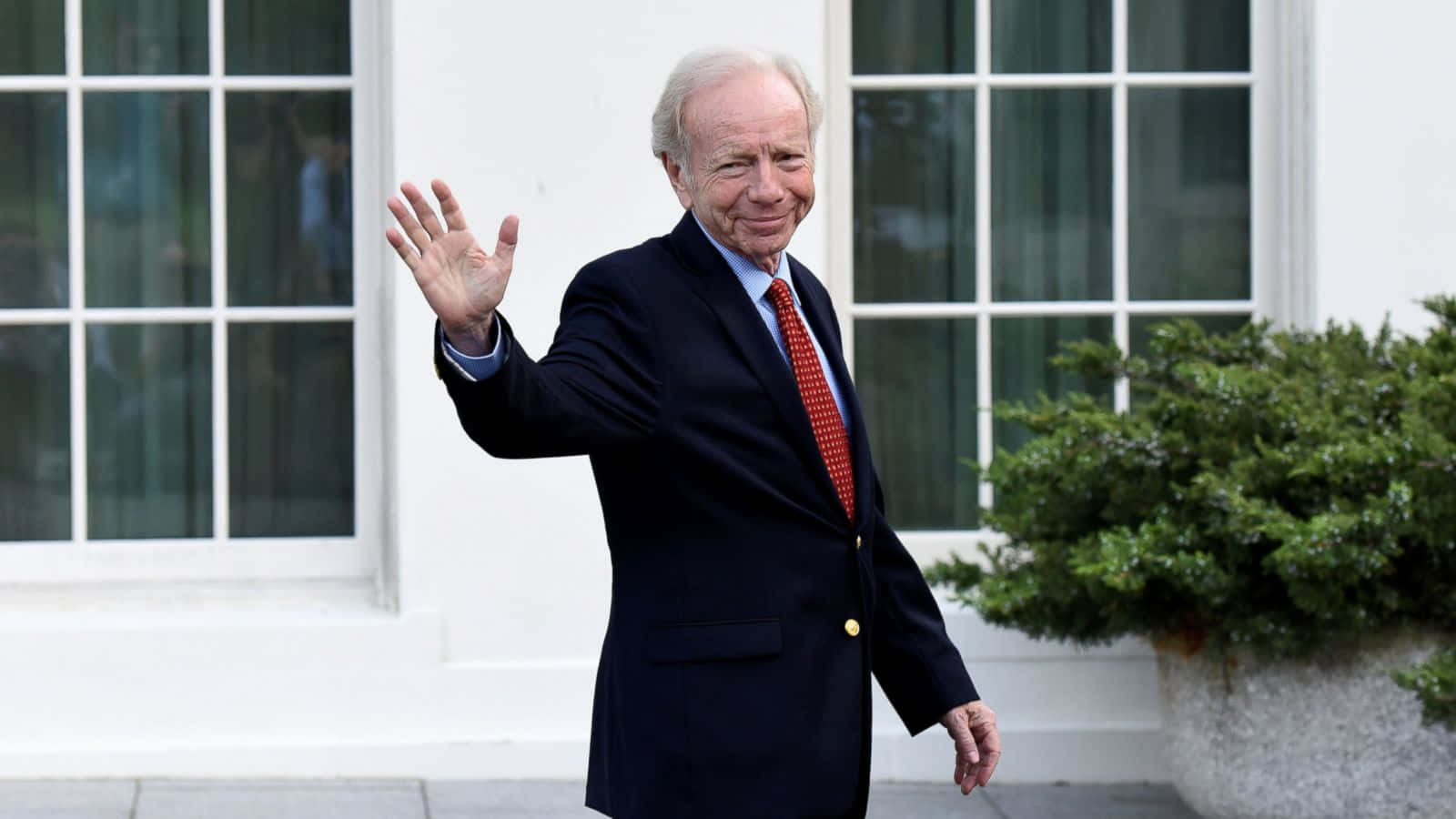 Former Senator Joseph Lieberman Delivering A Speech Wallpaper