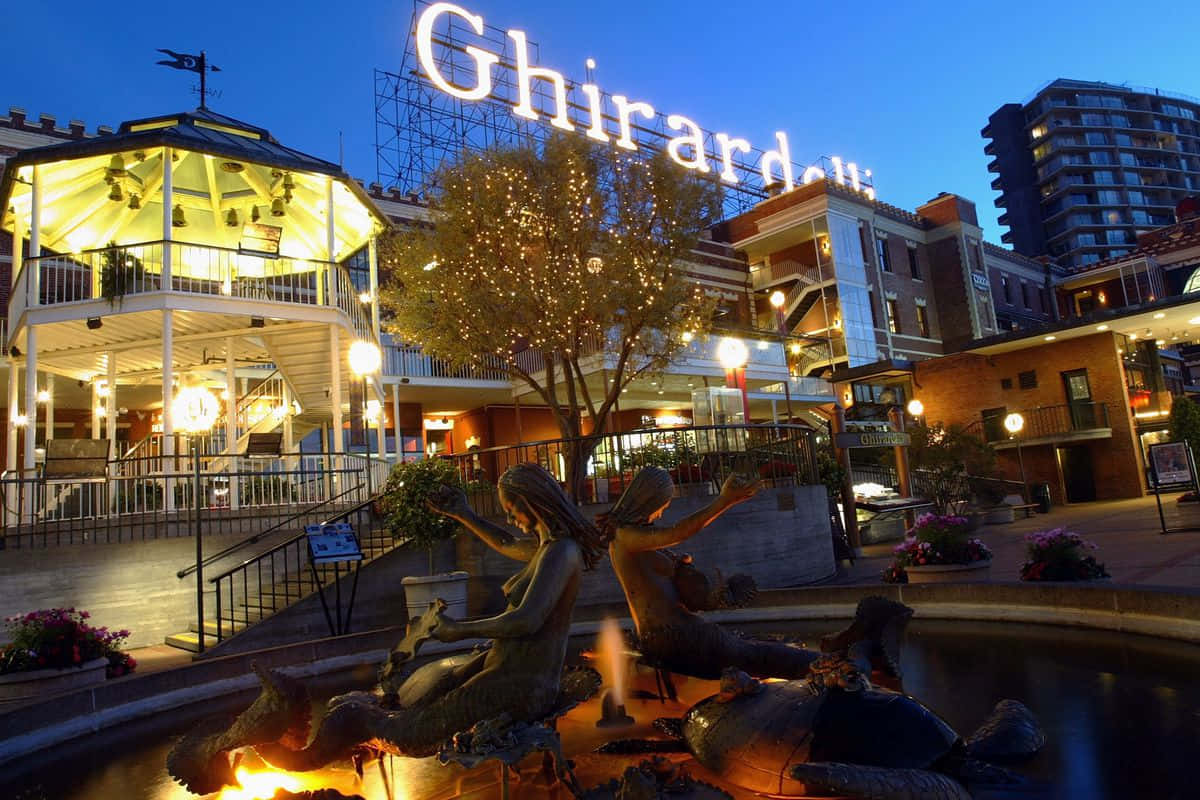 Fountain In Ghiradelli Square At Night Wallpaper