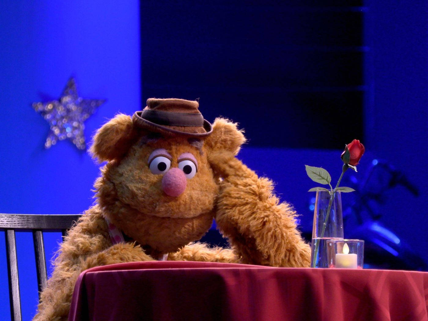 Fozzie Bear Fancy Dinner Wallpaper