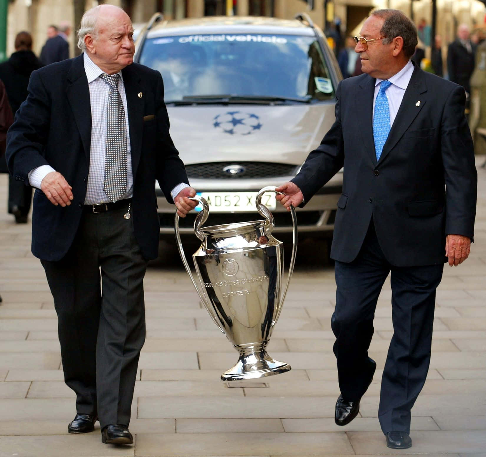 Francisco Gento And Alfredo Di Stéfano Carrying The Uefa Champions League Trophy Wallpaper