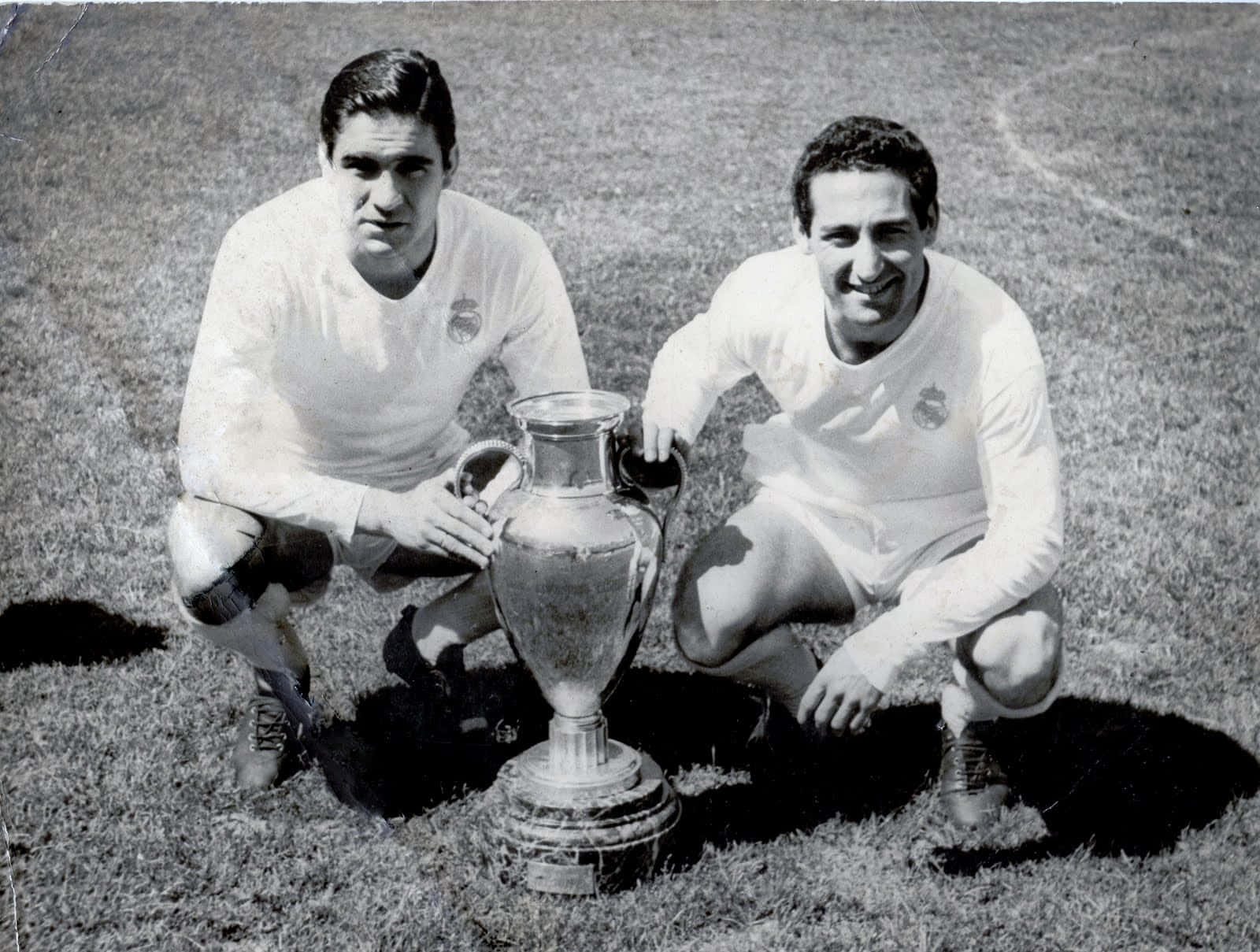 Francisco Gento Posing Next To A Trophy Wallpaper