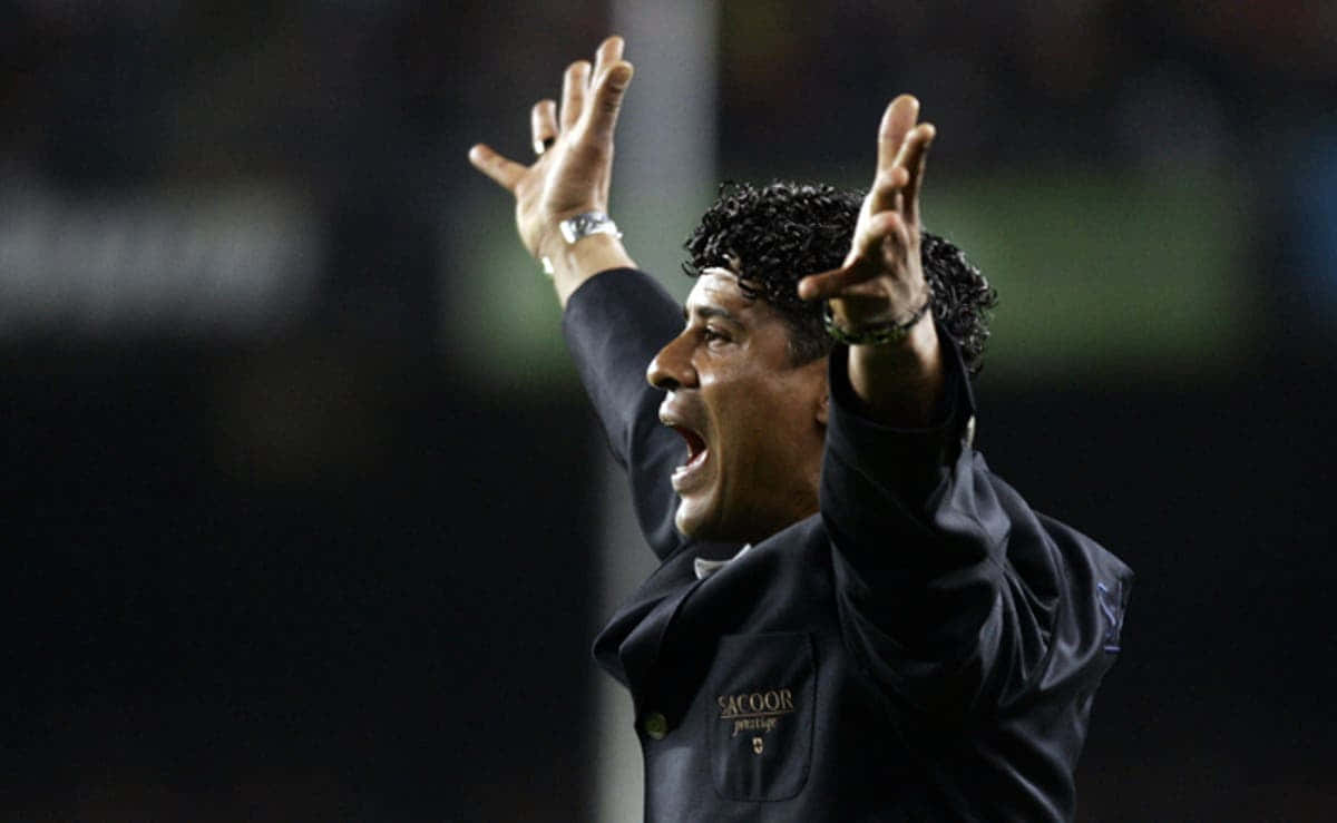 Frank Rijkaard: Legendary Footballer Turned Revered Manager Wallpaper