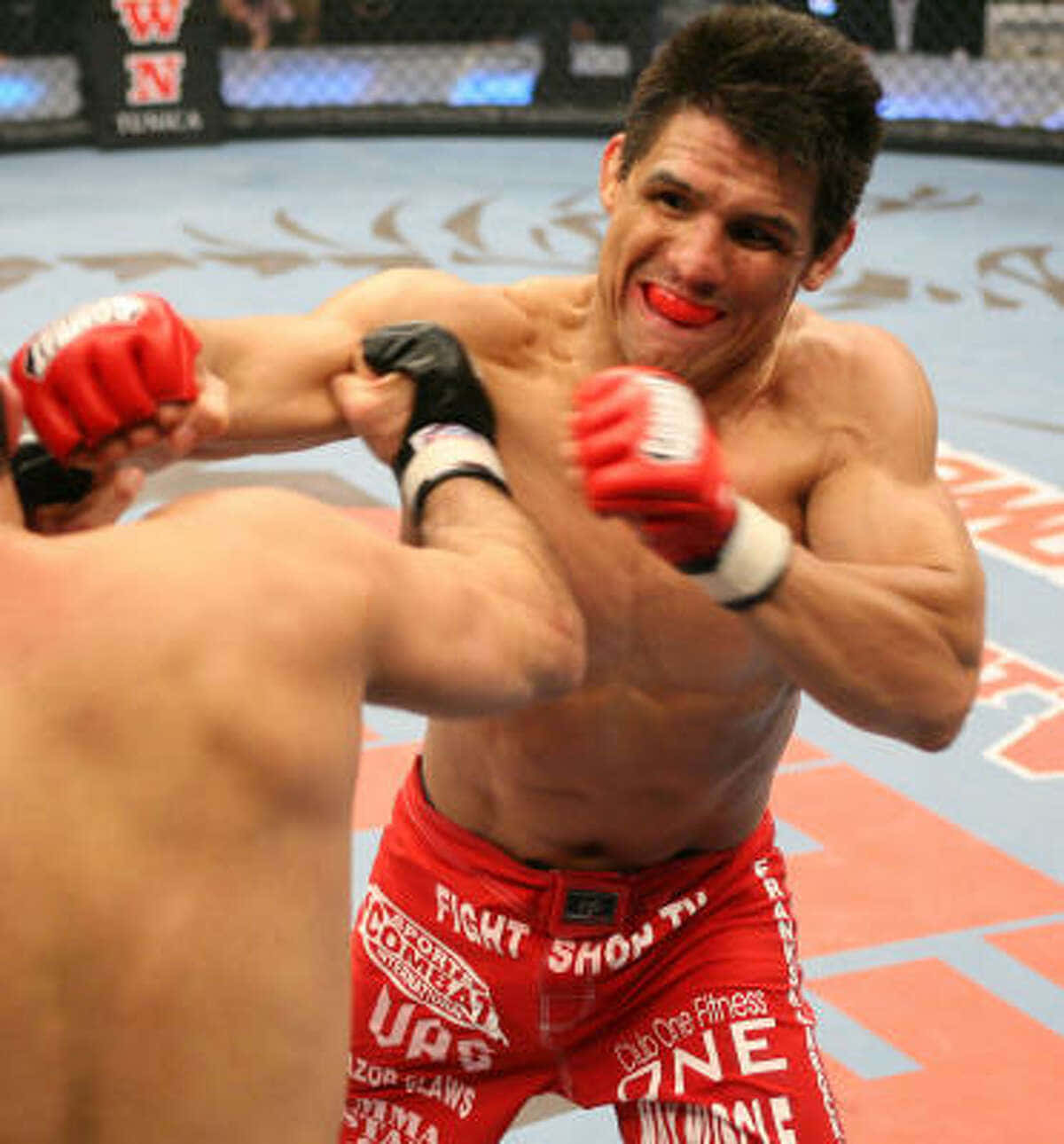 Frank Shamrock In Strikeforce Mma Promotions Wallpaper