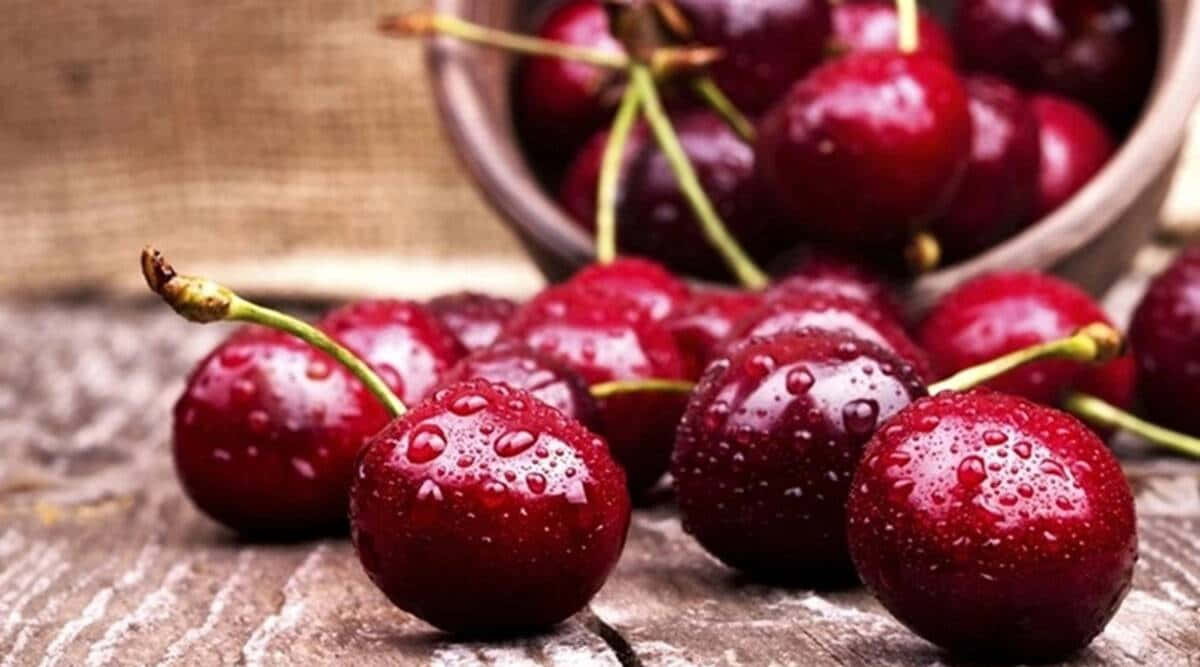 Fresh Red Cherries Wallpaper