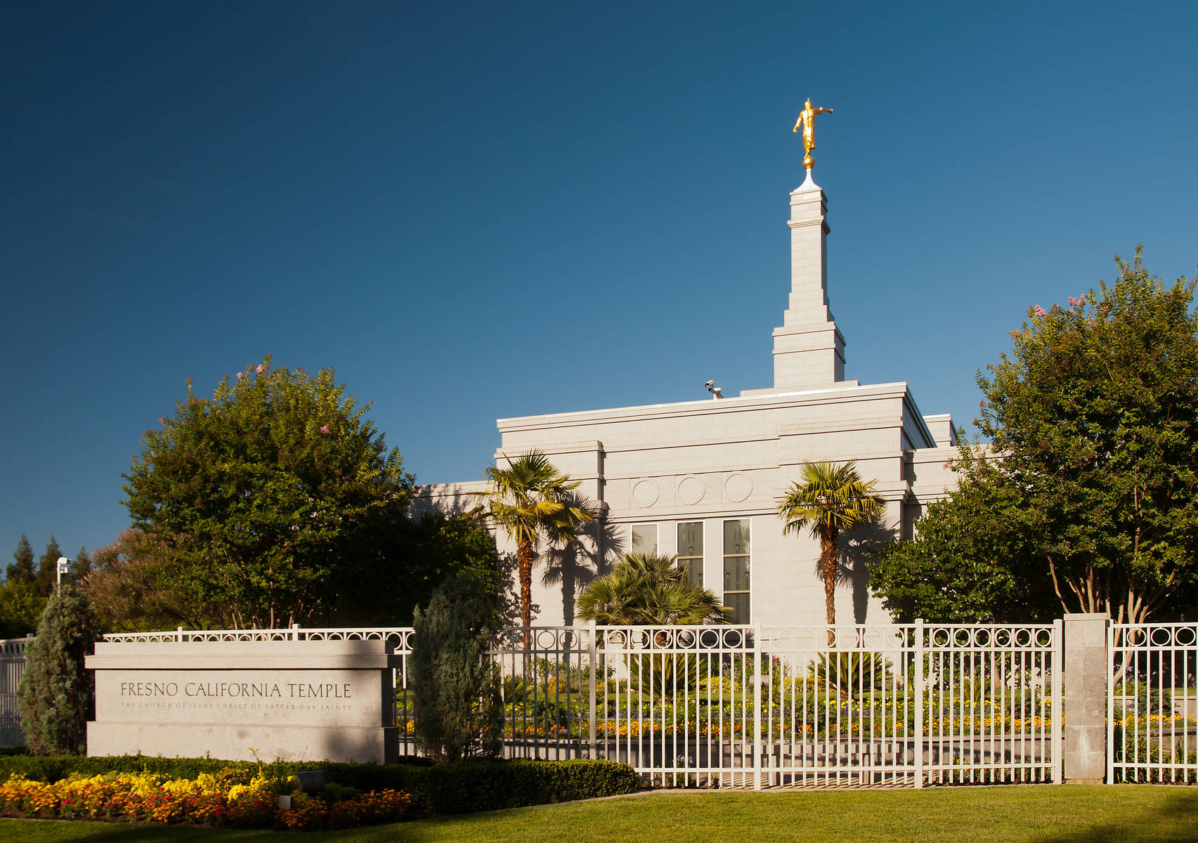 Fresno California Temple In The Daytime Wallpaper