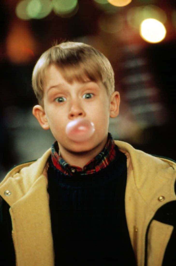 Funny Home Alone Kevin Bubblegum Wallpaper