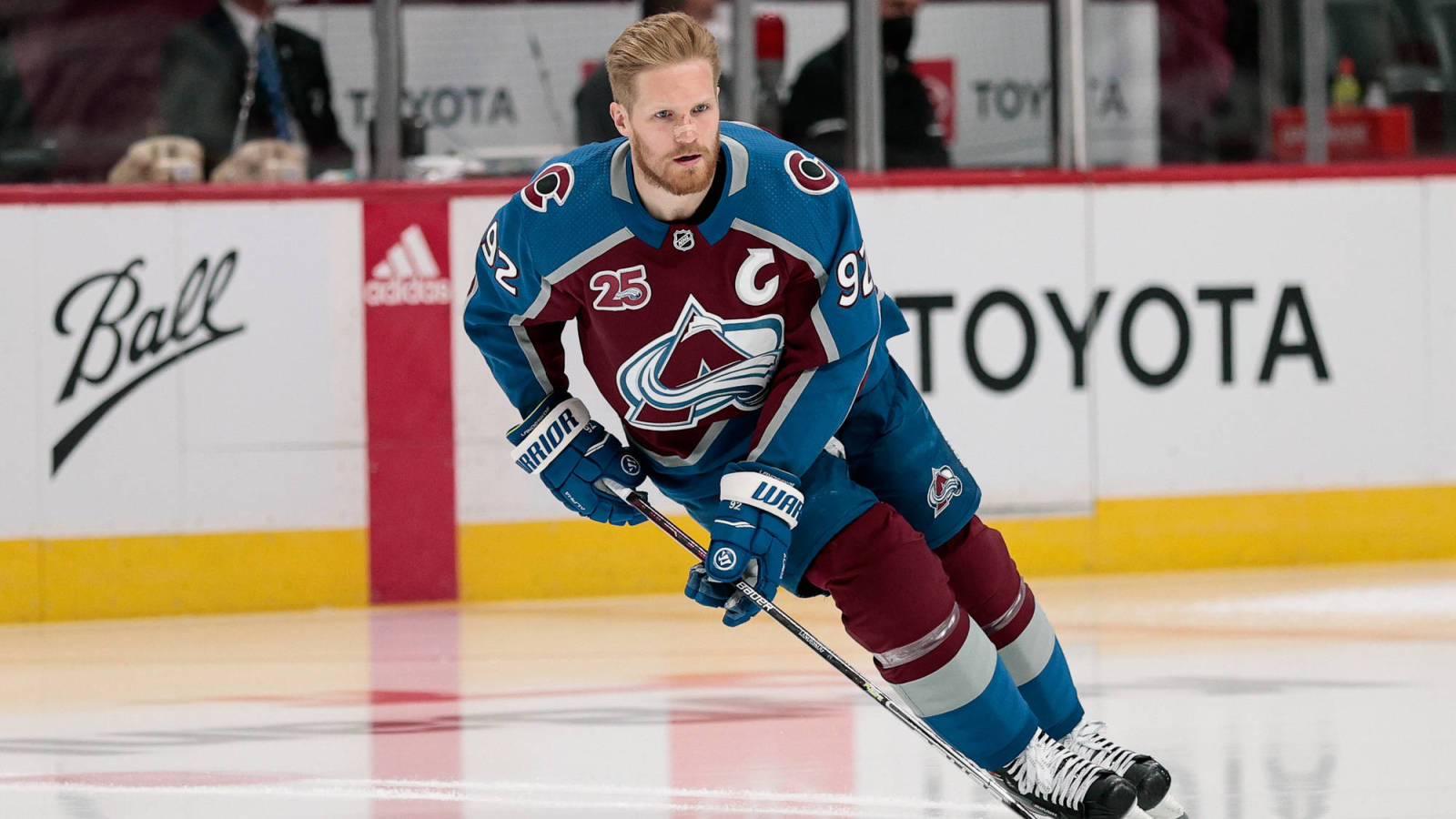 Gabriel Landeskog Striding On Ice Wallpaper