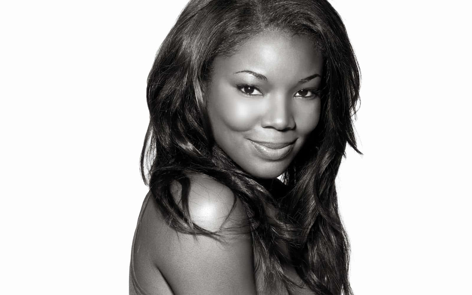 Gabrielle Union Smiling Effortlessly At A Photoshoot Wallpaper