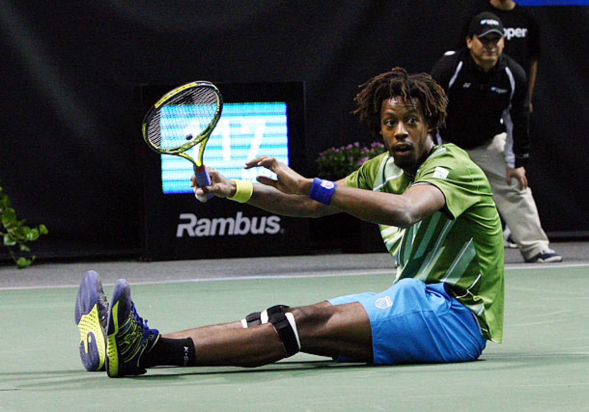 Gael Monfils Sitting On Tennis Court Wallpaper