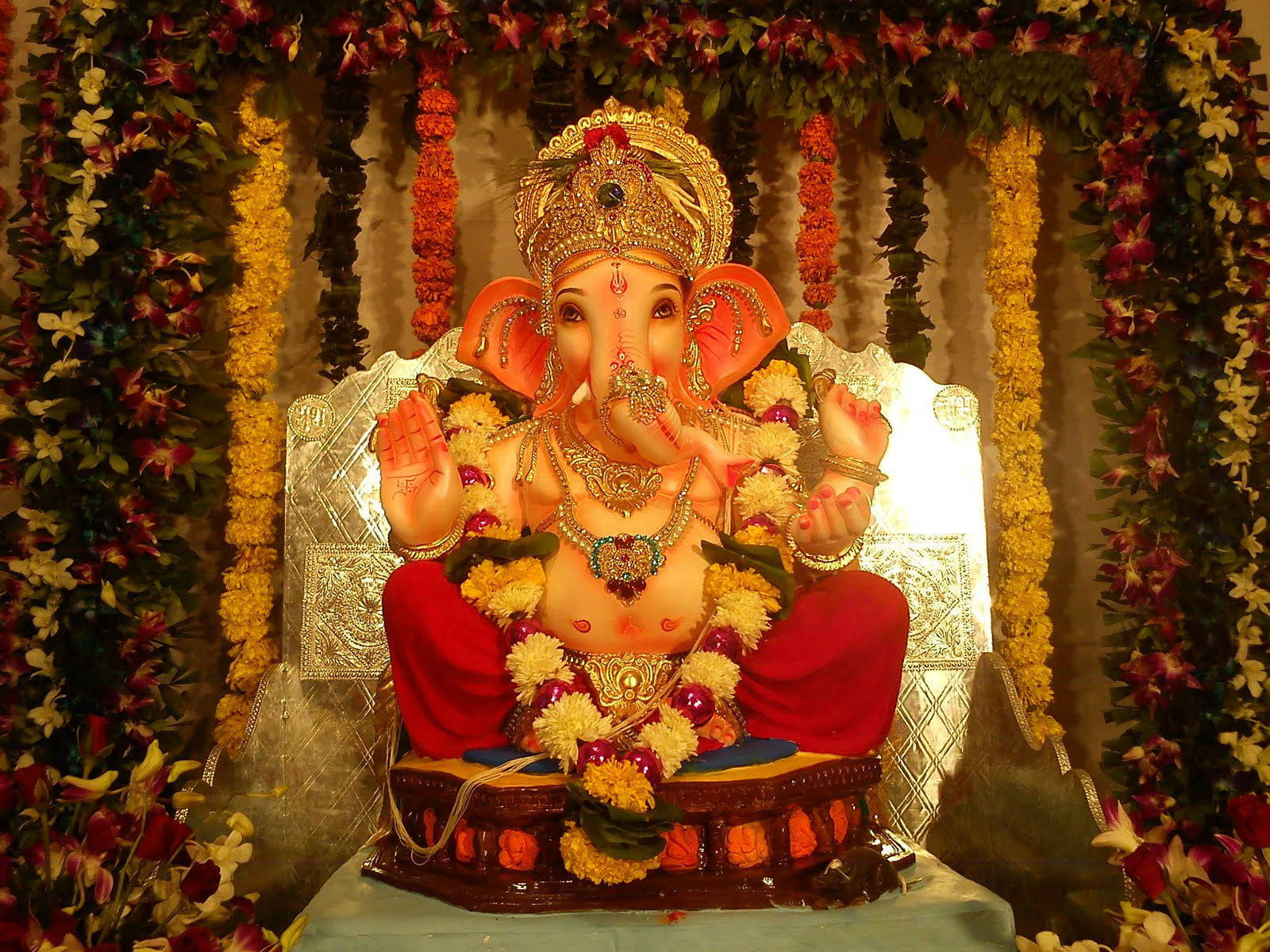 Ganesh Ji Hd Altar Garlands Wallpaper