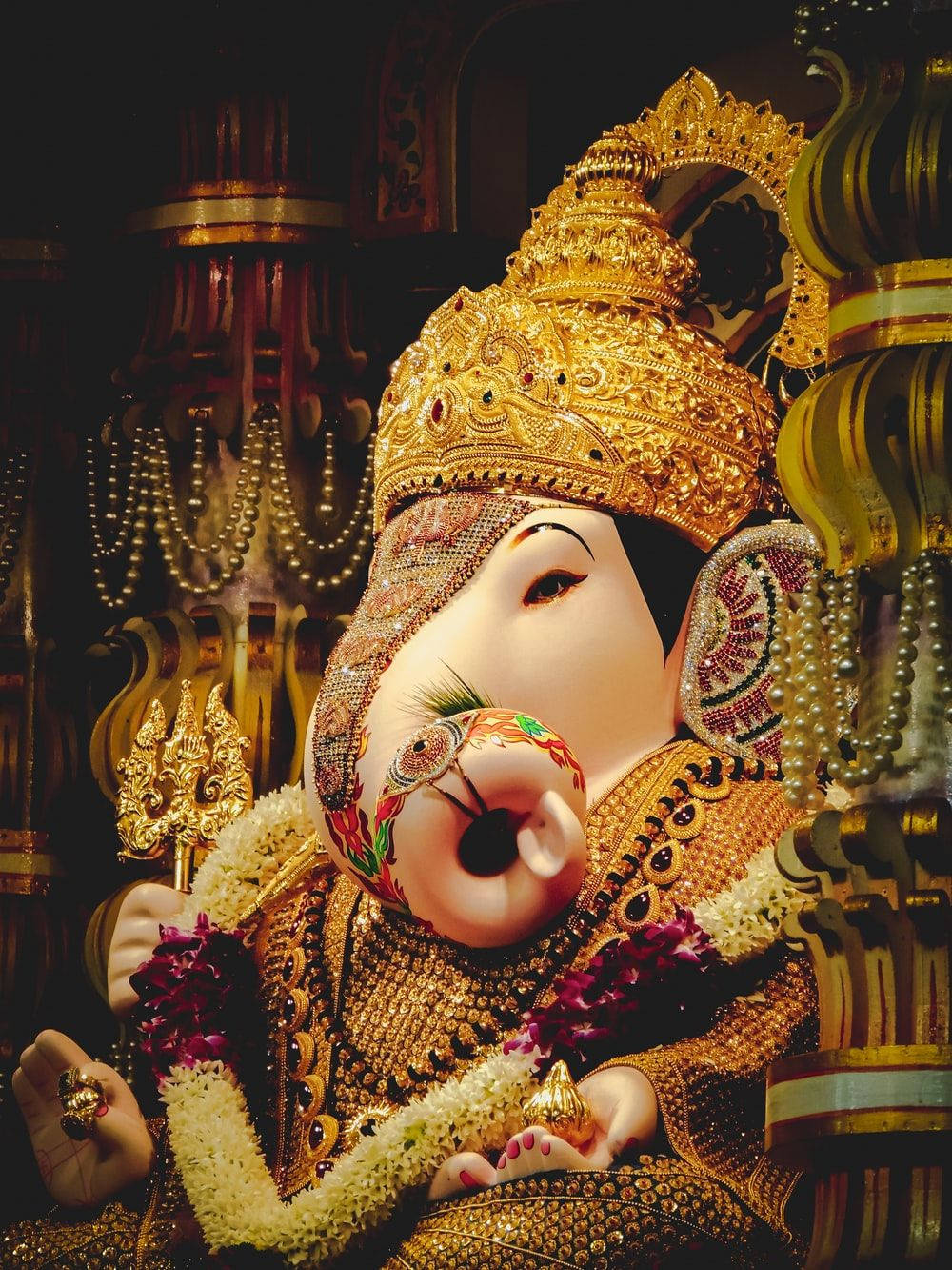 Ganpati Hd In Gold Attire Wallpaper