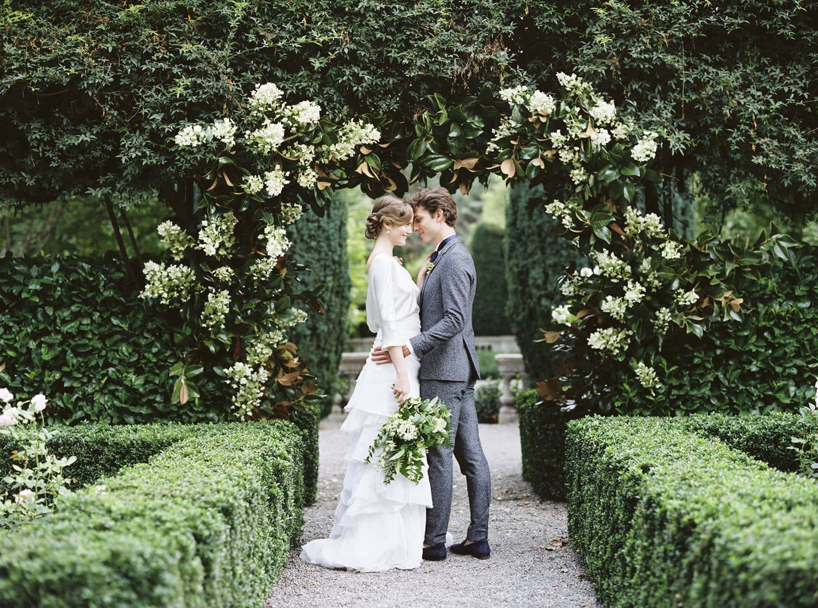 Garden Wedding Bliss Wallpaper