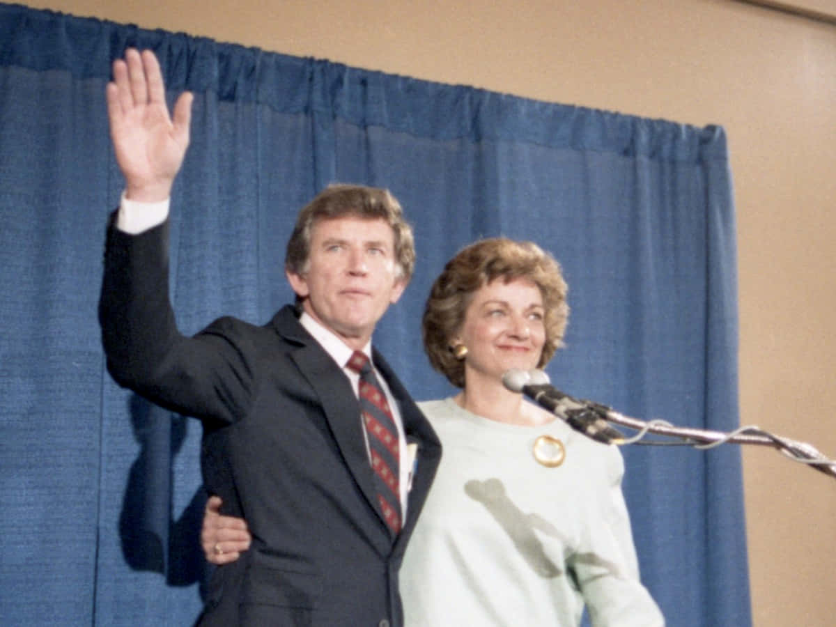 Gary Hart Arm Around Wife Wallpaper