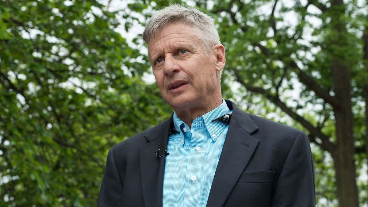 Gary Johnson Wearing Blue Shirt With Black Suit Wallpaper