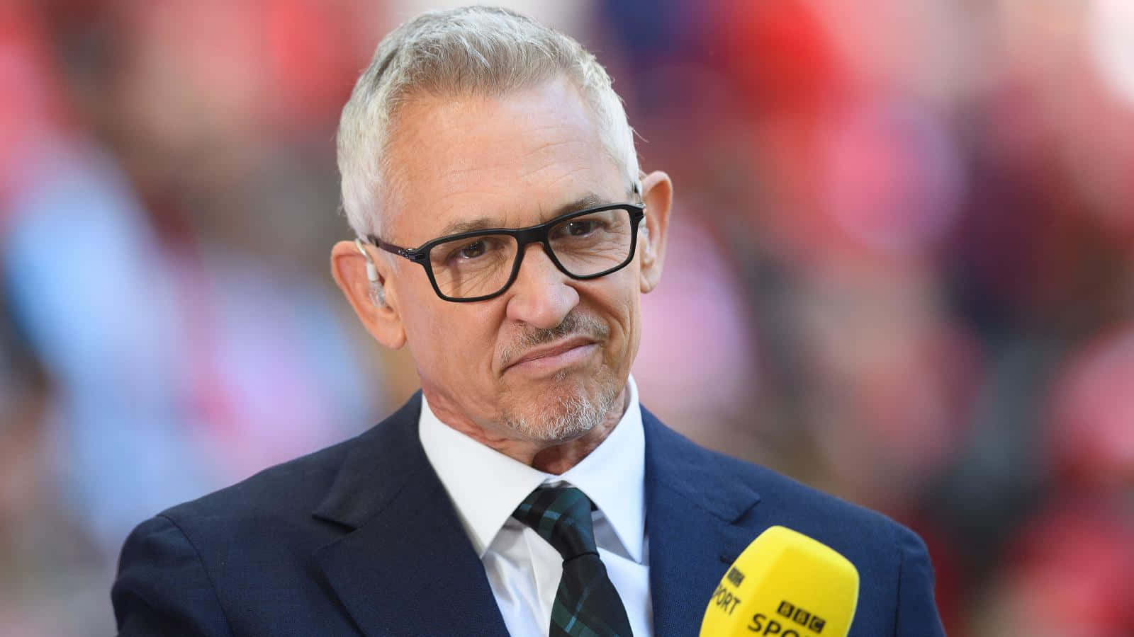 Gary Lineker Former Football Player Broadcaster Wallpaper