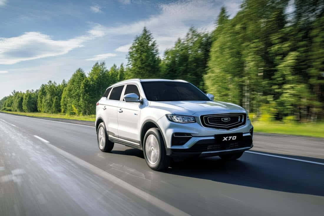 Geely X70 S U V On The Road Wallpaper